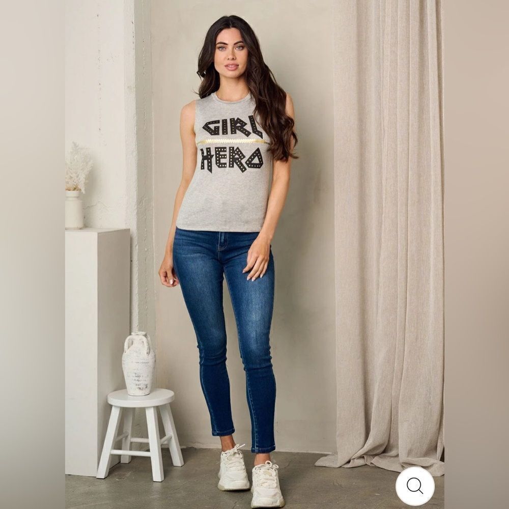 WOMEN'S SLEEVELESS GRAPHIC TANK TOP - Picture 2 of 3